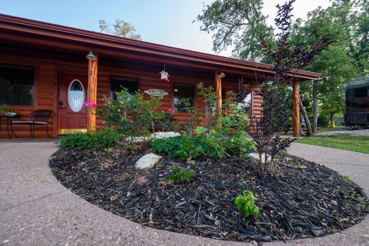 Cabin 1 Rental 15 Minutes From Magnolia And Baylor Waco Exterior foto